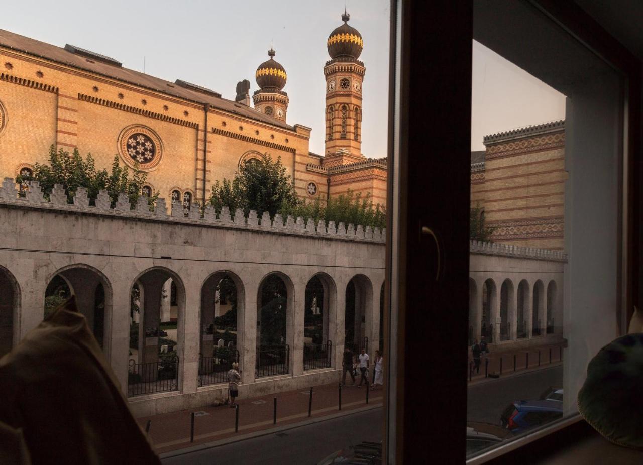 Pokój typu Deluxe z 1 lub 2 łóżkami i widokiem na synagogę