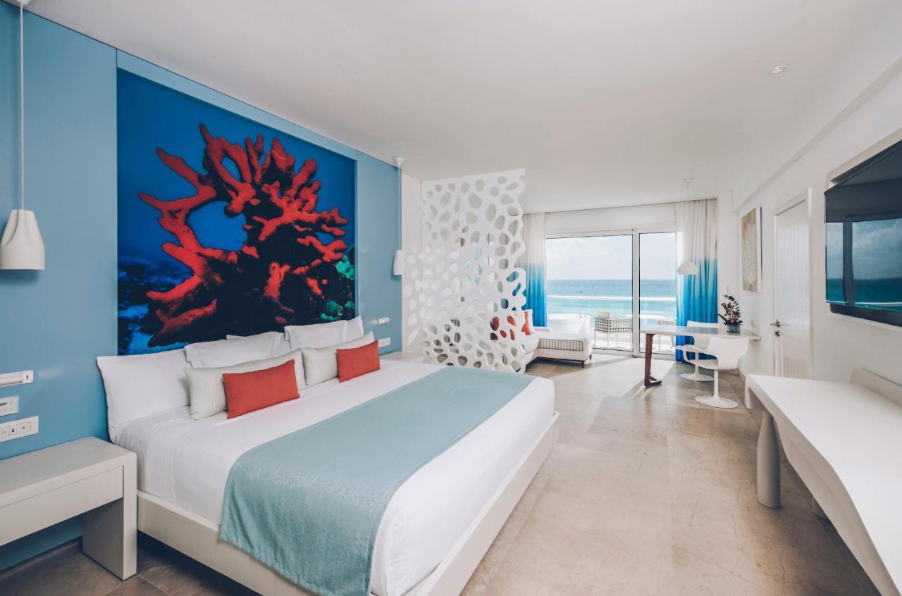 Junior Suite Ocean Front Corner