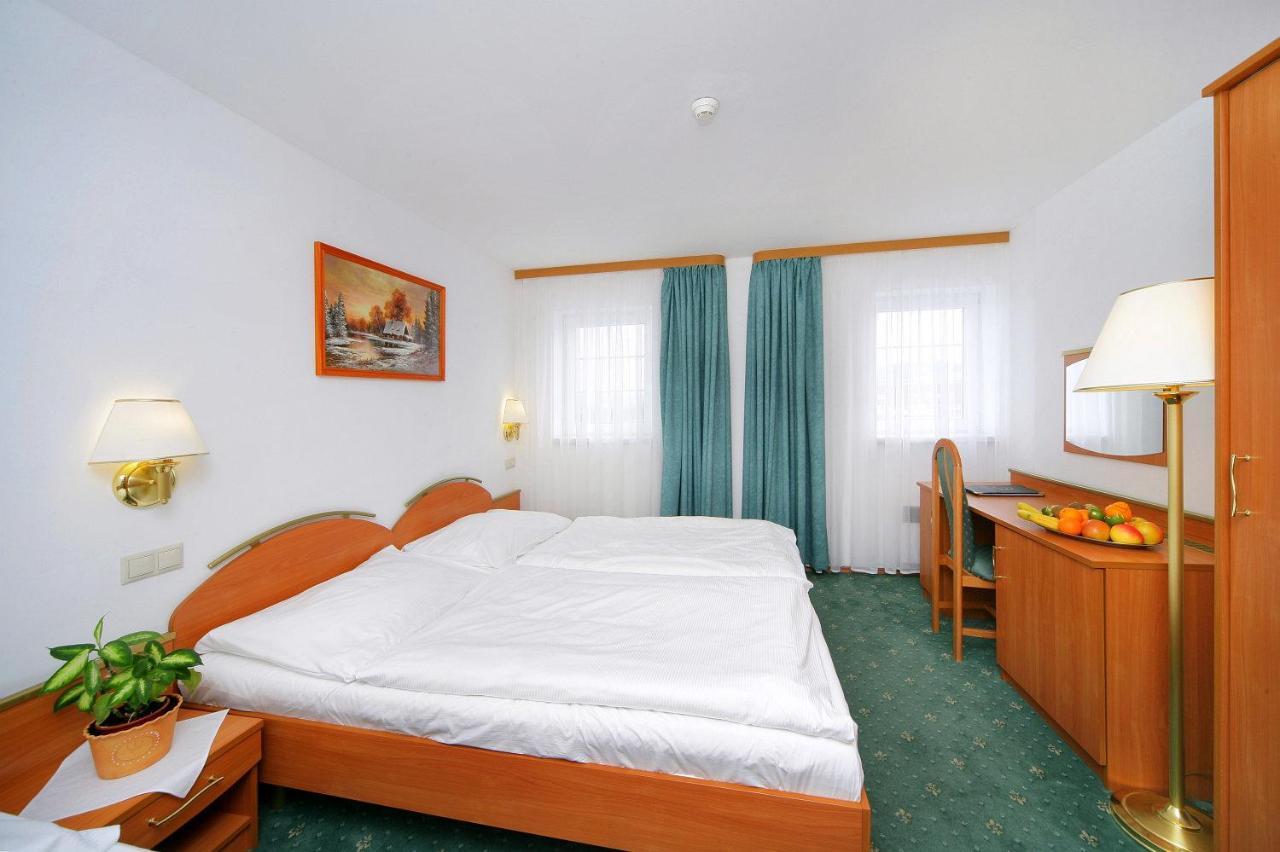 Double or Twin Room,736630708:JPEG