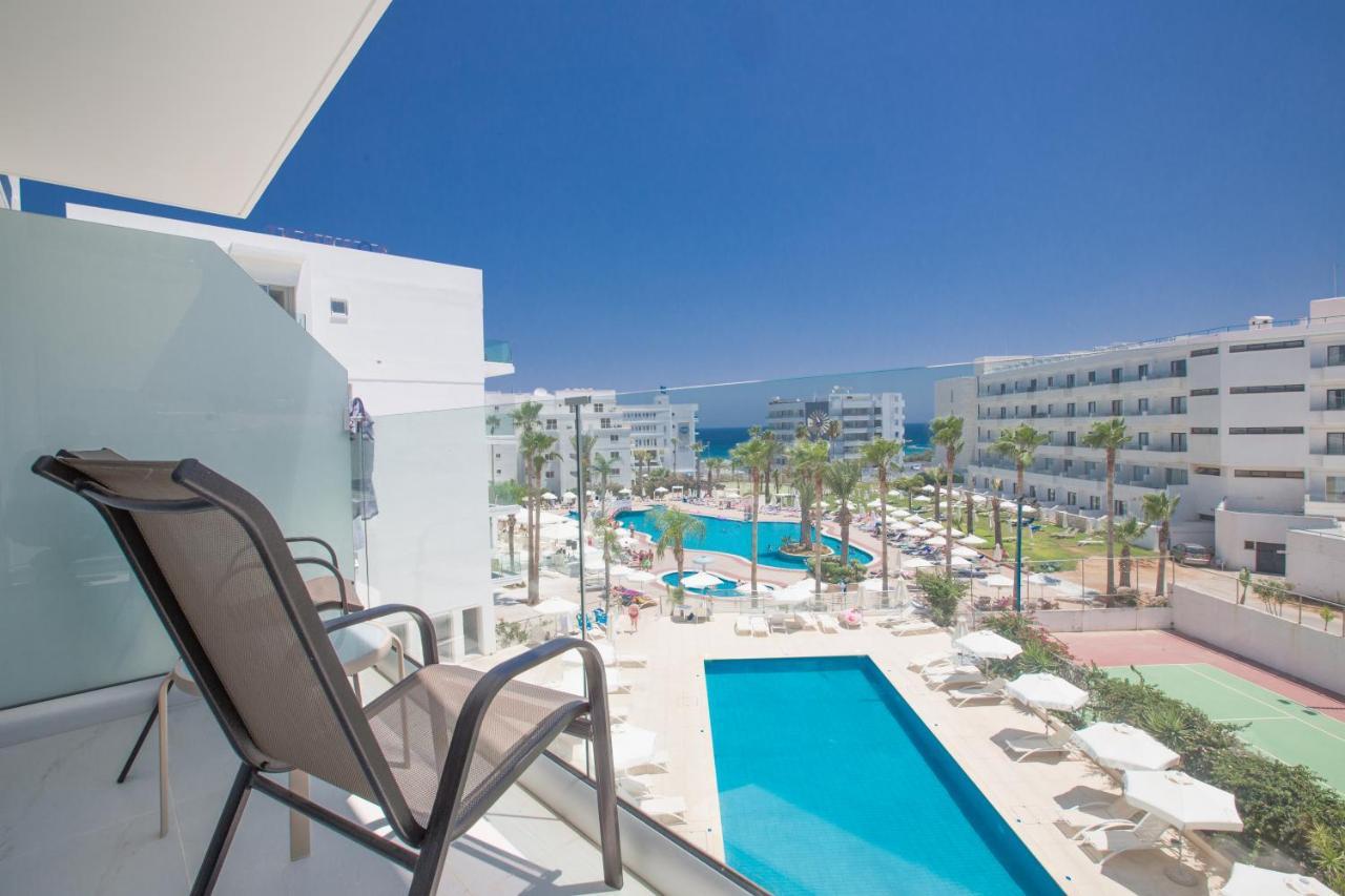 Superior Double or Twin Room Side Sea View