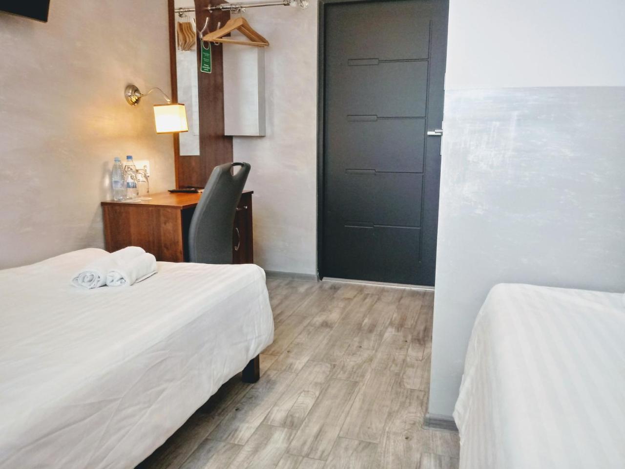 Small Double Room,660956865:JPEG