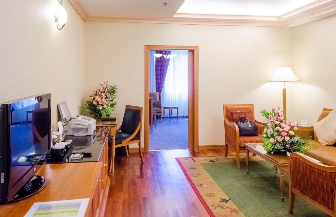 Avenue Suite