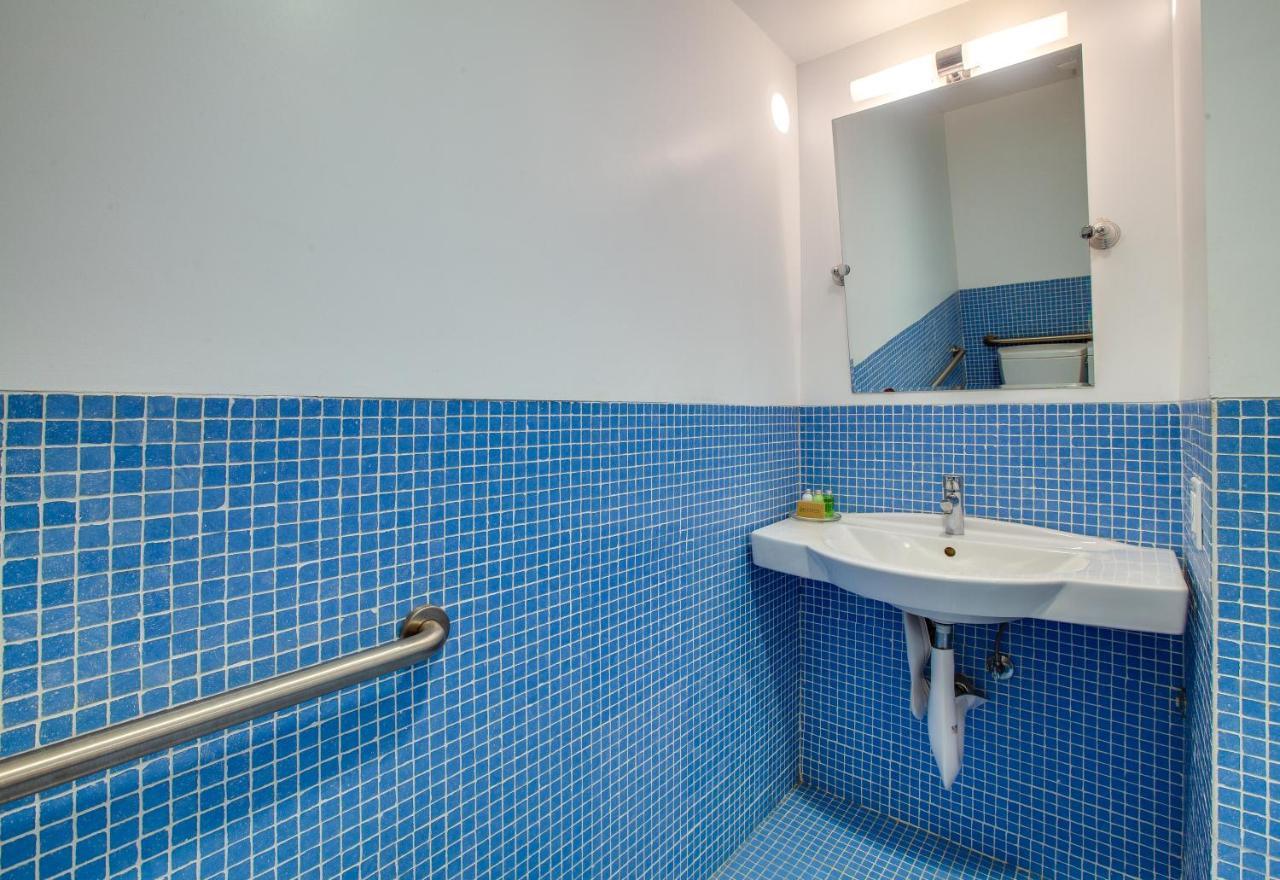 Apartament typu Studio Suite z widokiem na ulicę – przystosowany dla osób niepełnosprawnych
