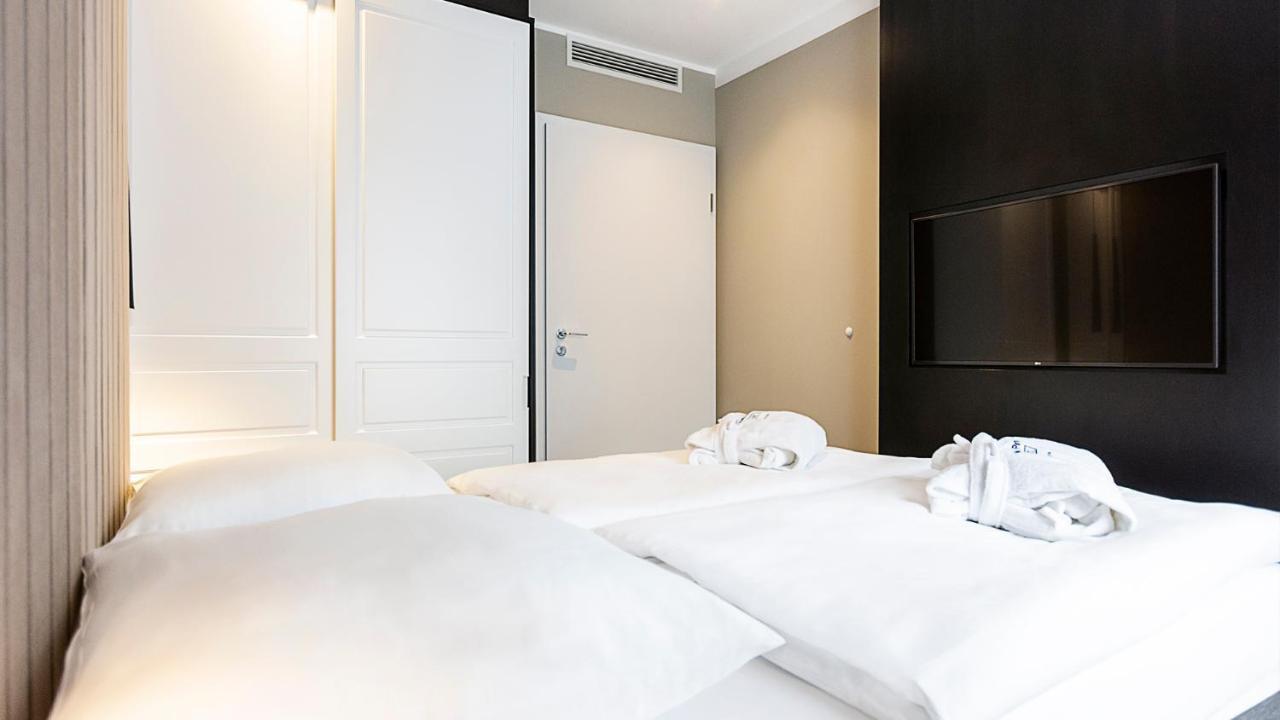 Deluxe Apartment with Hot Tub,807205650:JPEG