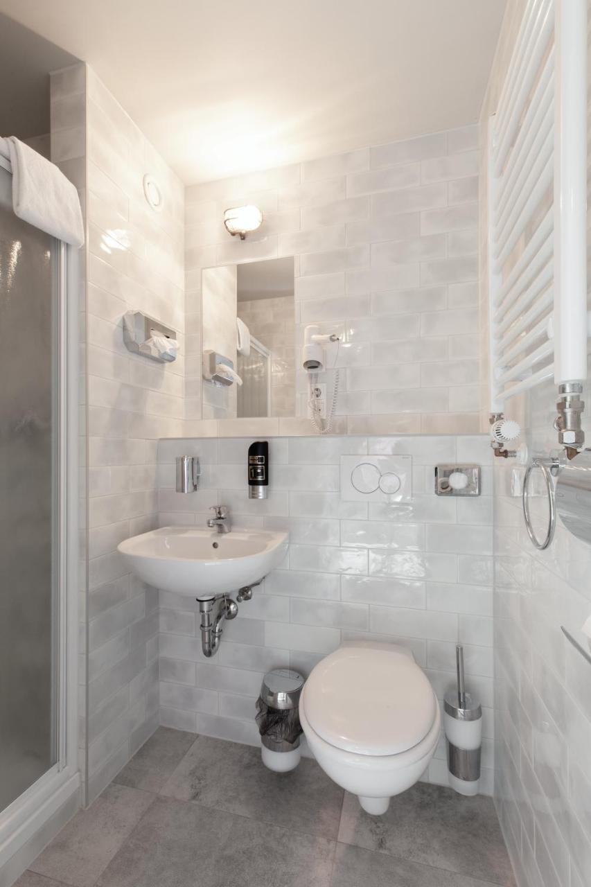 Triple Room,1452516145:JPEG