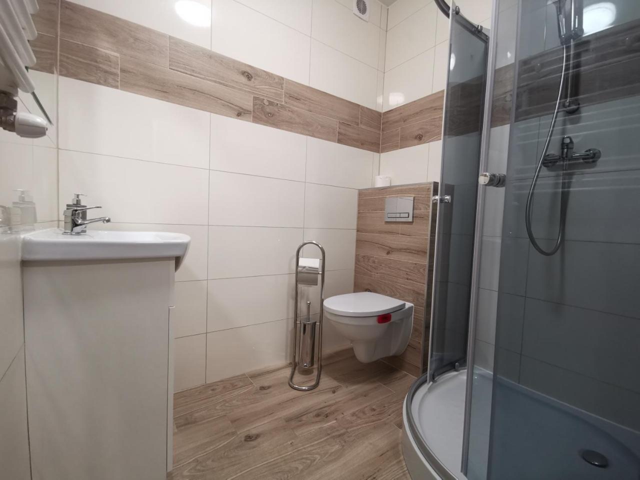 Small Single Room,750076202:JPEG