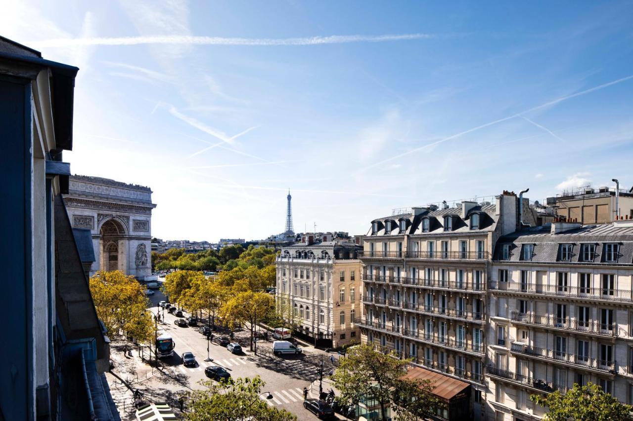 Standard Twin Room Arc de Triomphe View