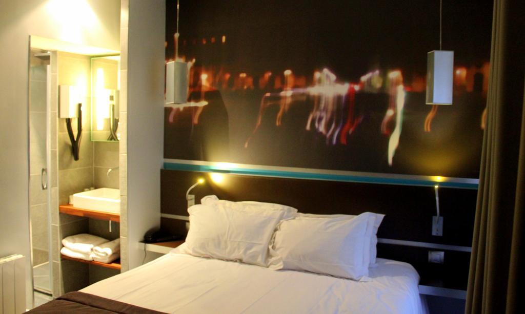 2 Adjoining Double Rooms