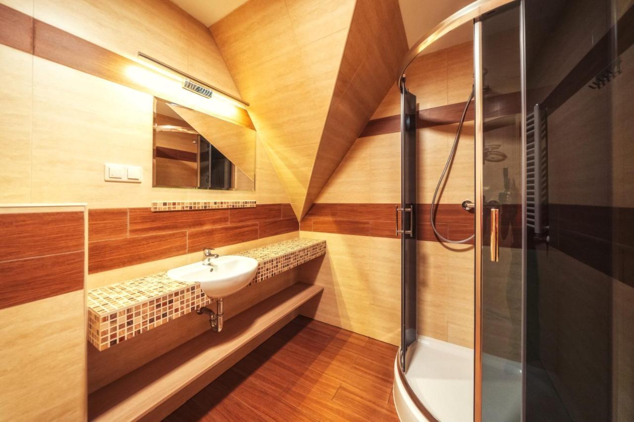 Studio z balkonem i widokiem na góry