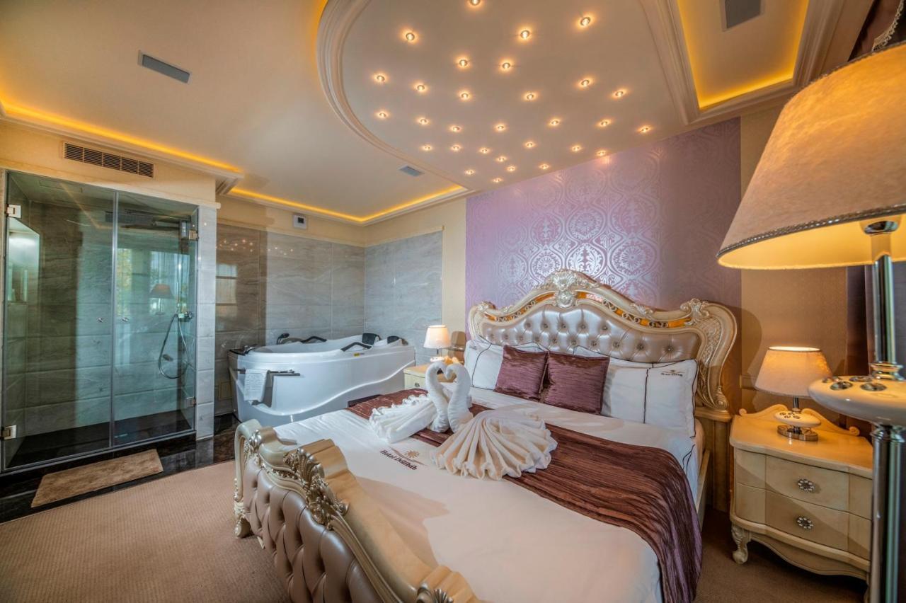 Honeymoon Suite