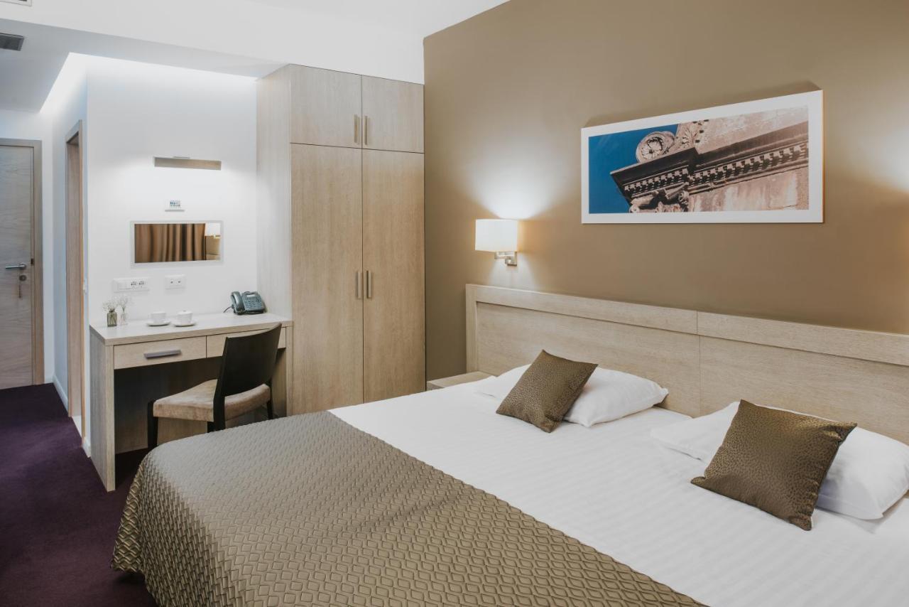 Double or Twin Room Sea View