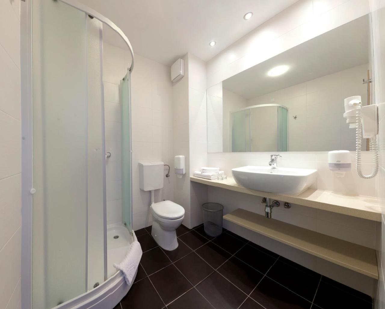 Double or Twin Room Sea View