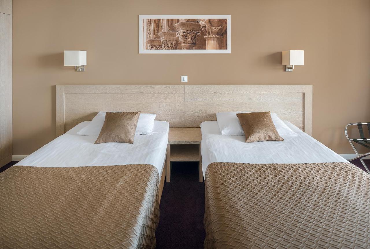 Double or Twin Room Sea View