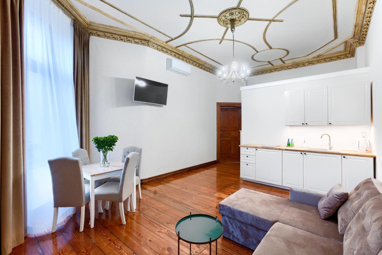 One-Bedroom Apartment,758870521:JPEG
