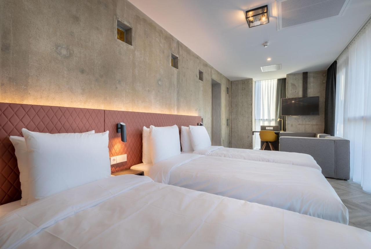 Luxury Triple Room