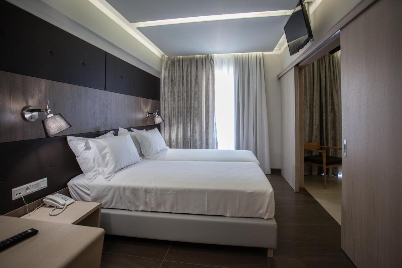 Deluxe Suite Partial Sea View