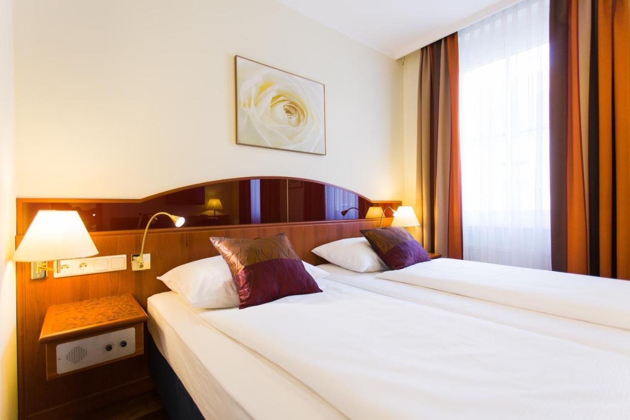 Quadruple Room PREMIUM courtyard view