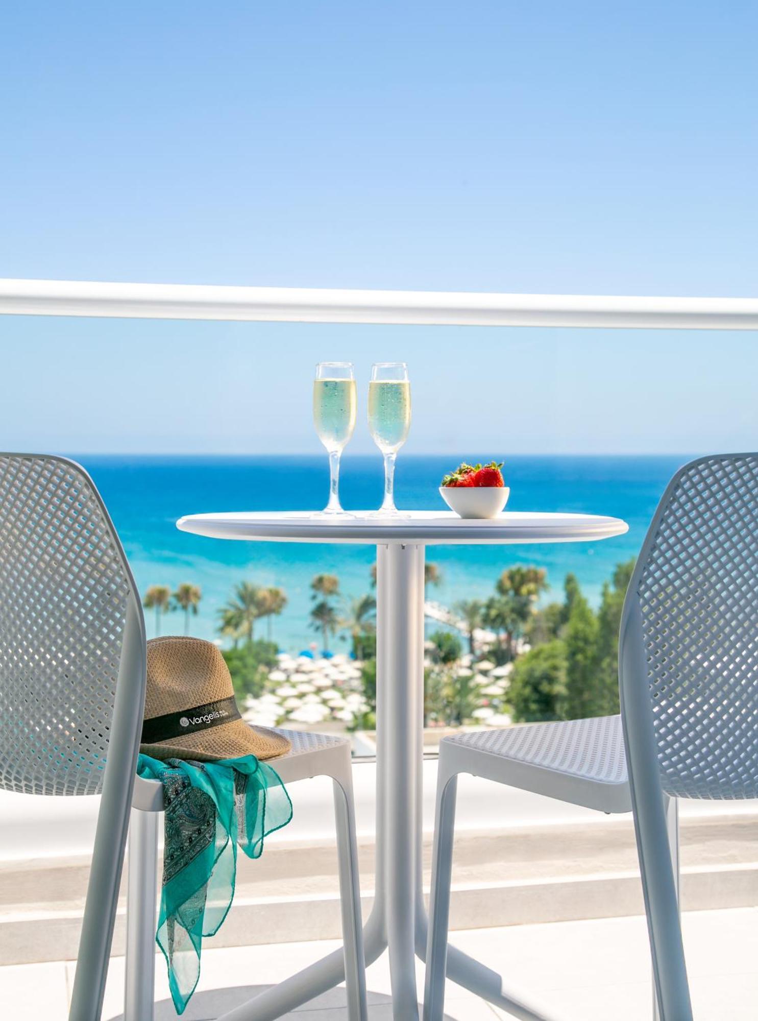 One Bedroom Suite Limited Sea View