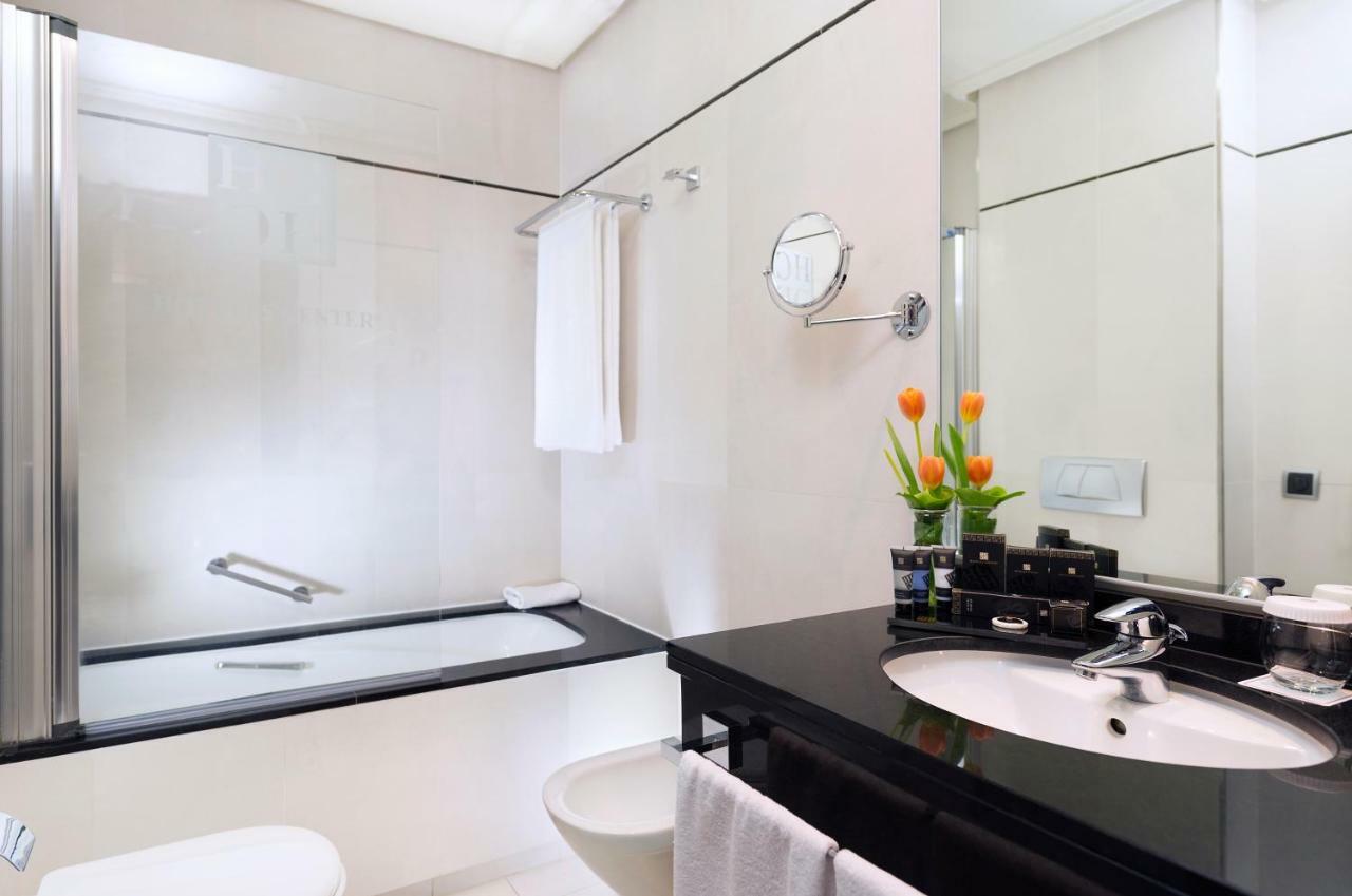 Double Room with Romantic Package,1207691857:JPEG