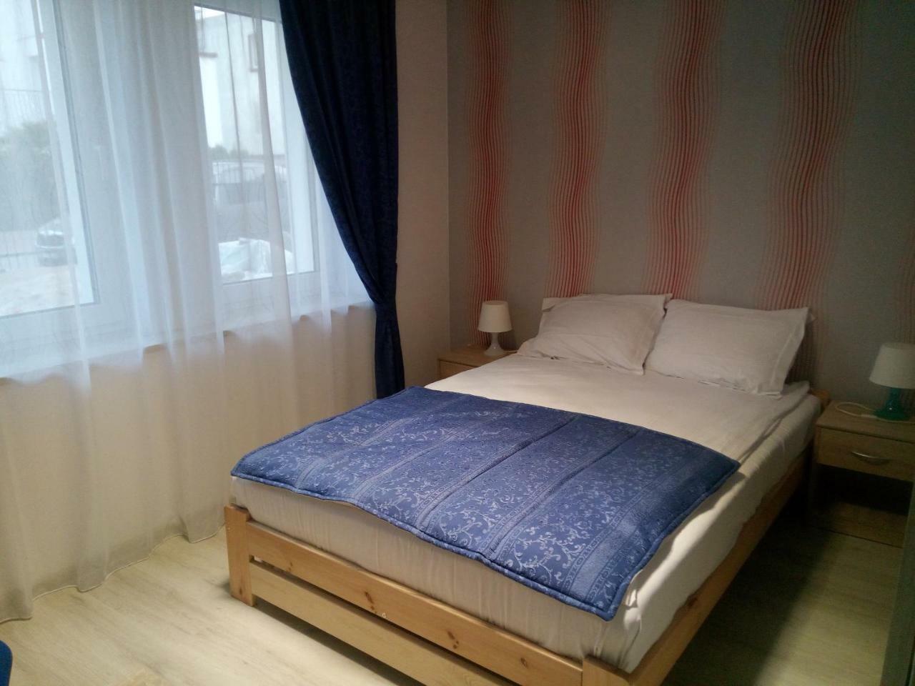 Small Double Room,1413355097:JPEG