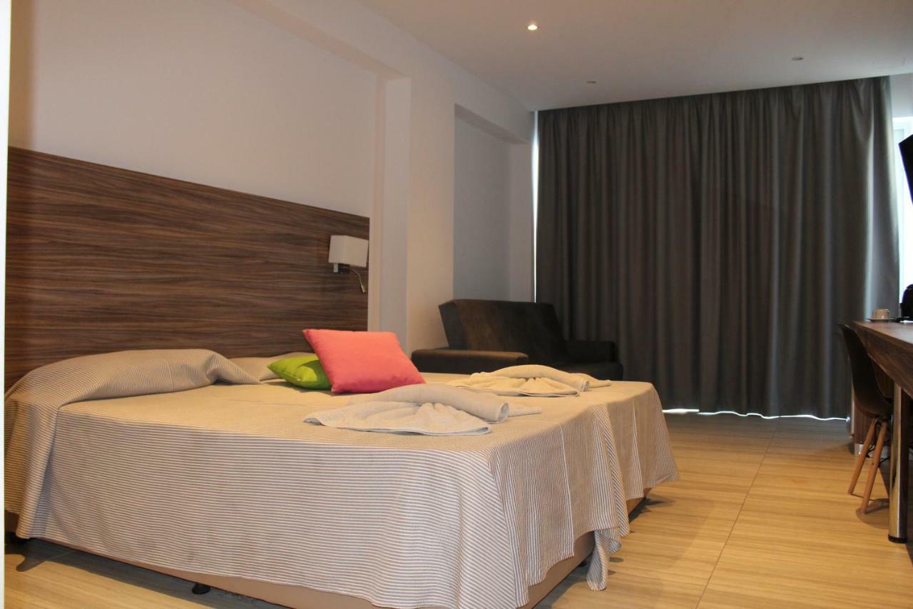 Family Swim-Up Room