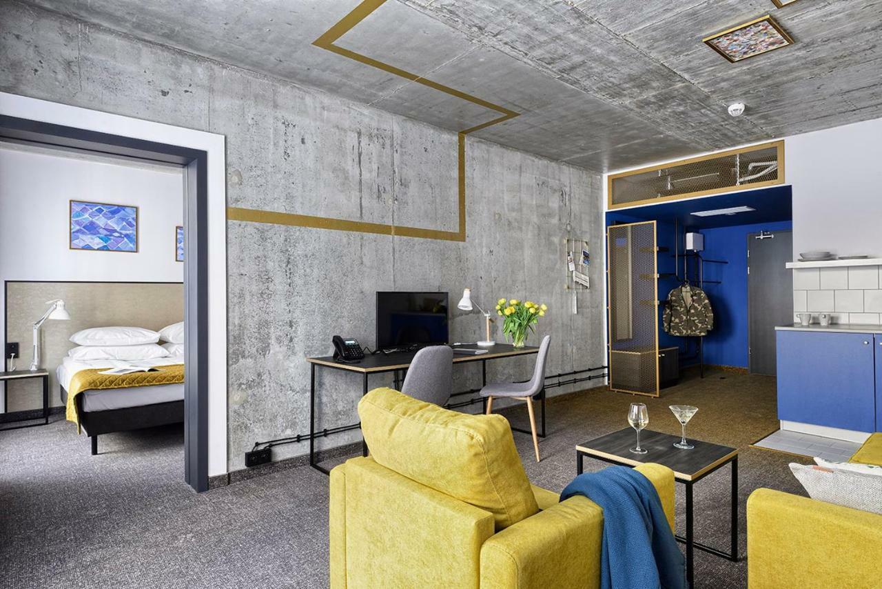 One-Bedroom Apartment,784598475:JPEG