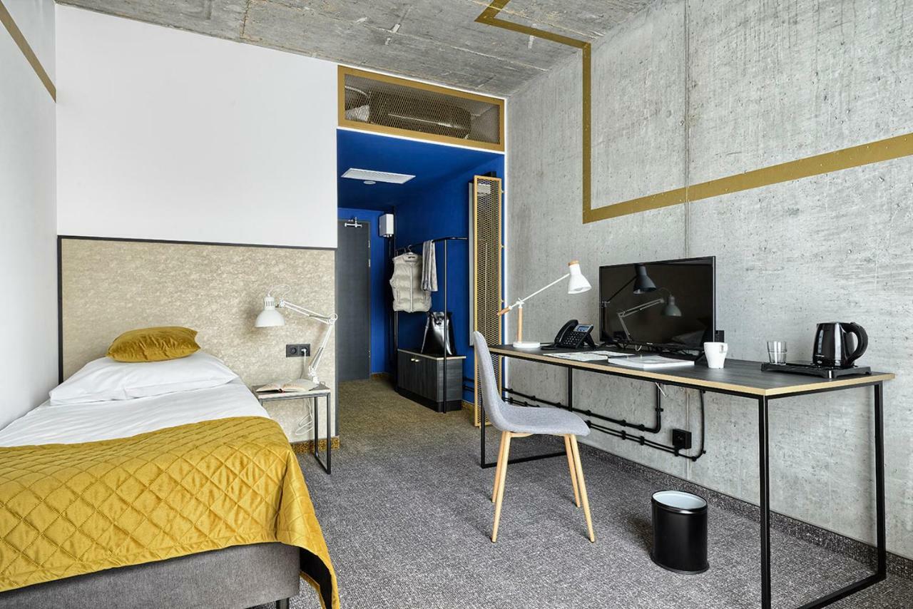 Single Room,784601208:JPEG