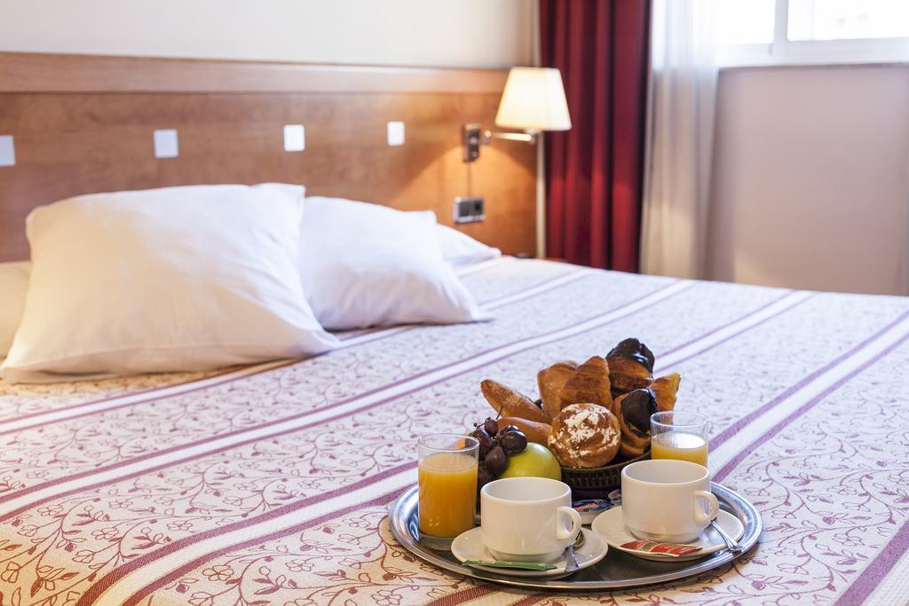 Double or Twin Room,704555005:JPEG