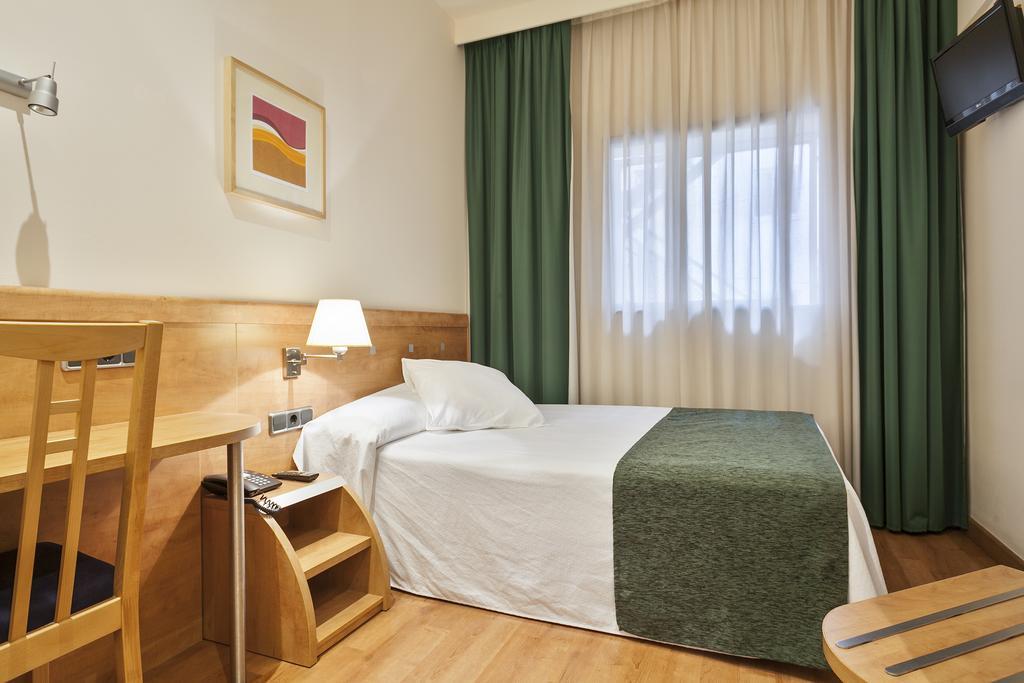 Single Room,704555005:JPEG