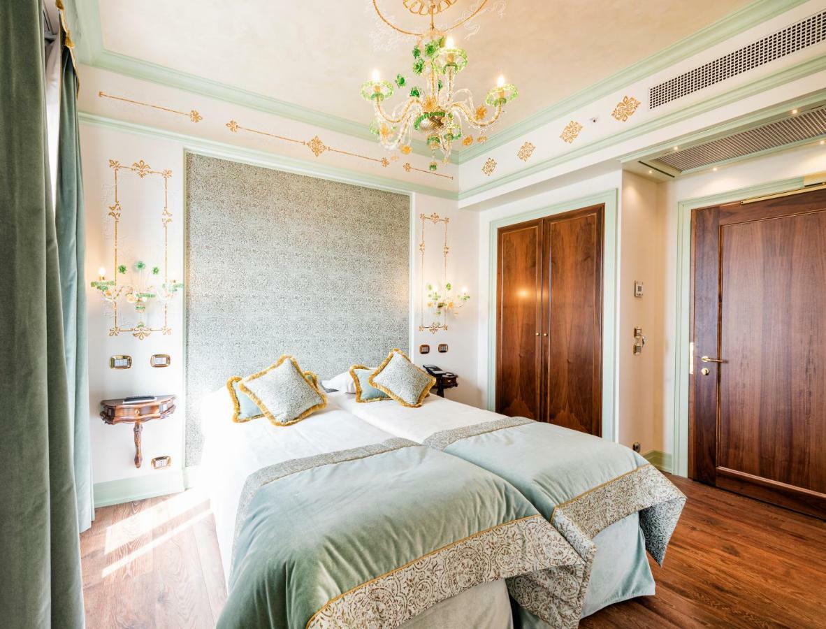 Deluxe Double or Twin Room Grand Canal View,799692891:JPEG