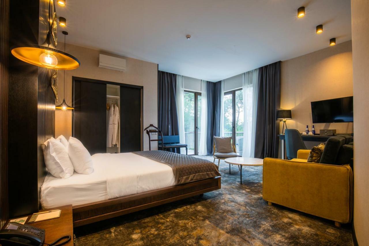 Suite,806797809:JPEG