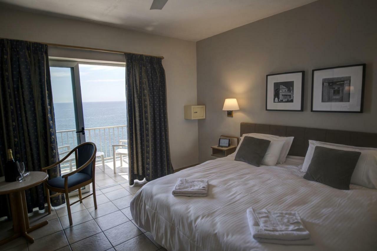 Double or Twin Room Sea View