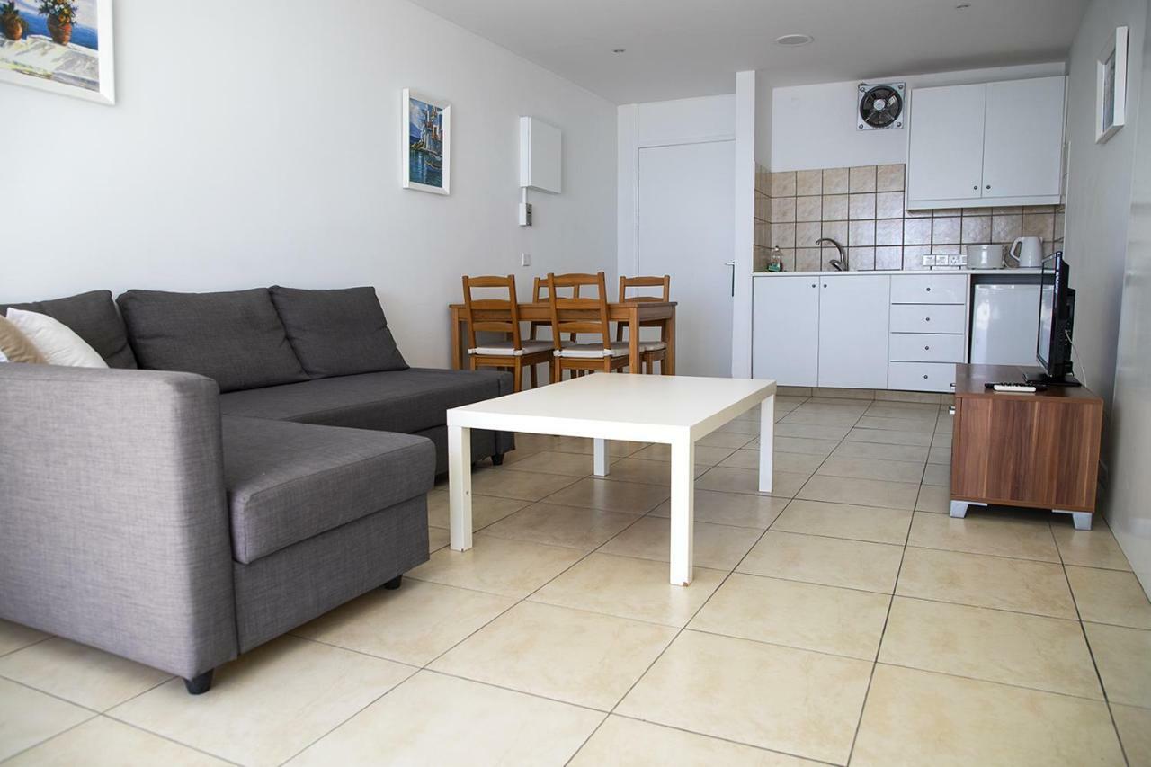 One-Bedroom Apartment Terrace Alasia