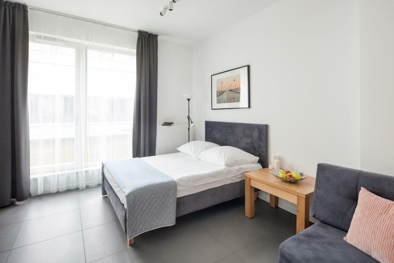 Apartment Terrace,807516852:JPEG