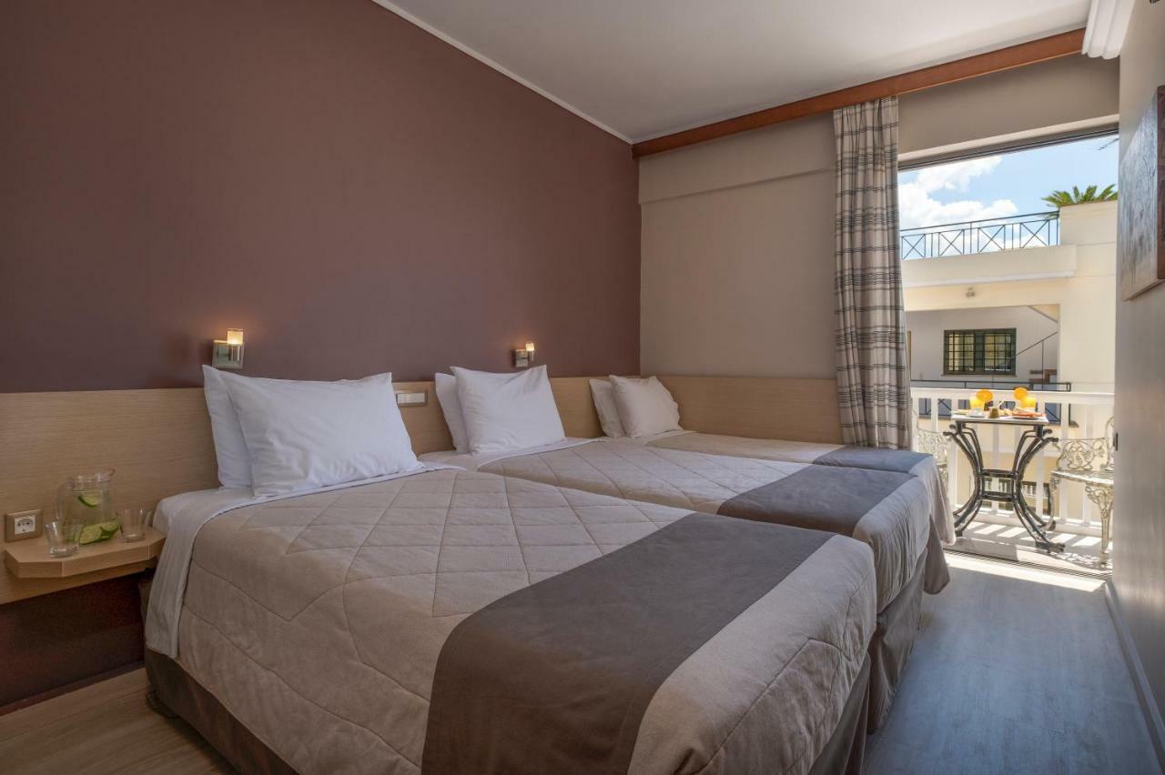 Twin room extra bed view to the Acropolis