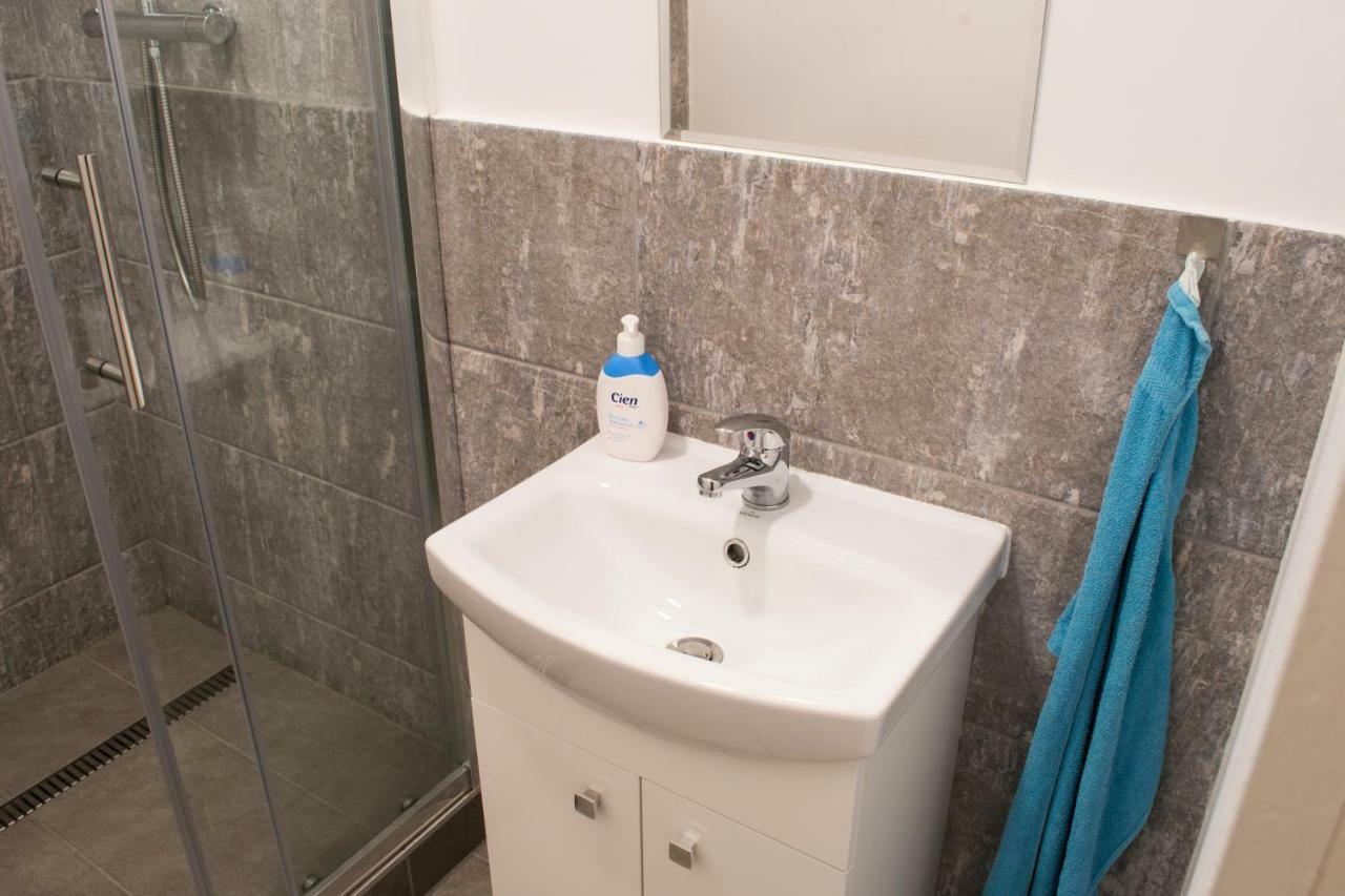 Three-Bedroom Apartment,813174729:JPEG