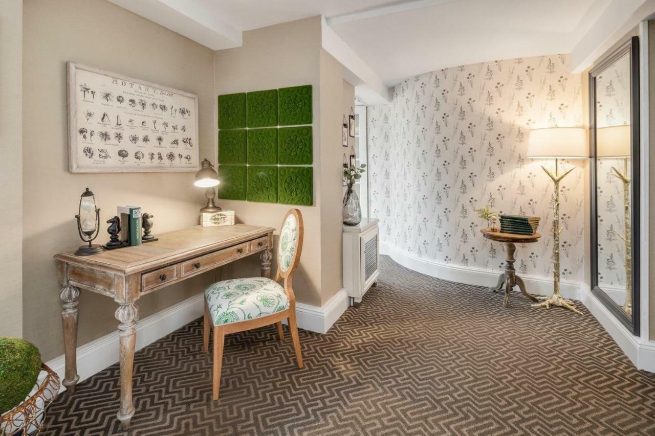 Apartament typu Conservatory Suite z łóżkiem typu king-size i 2 rozkładanymi sofami