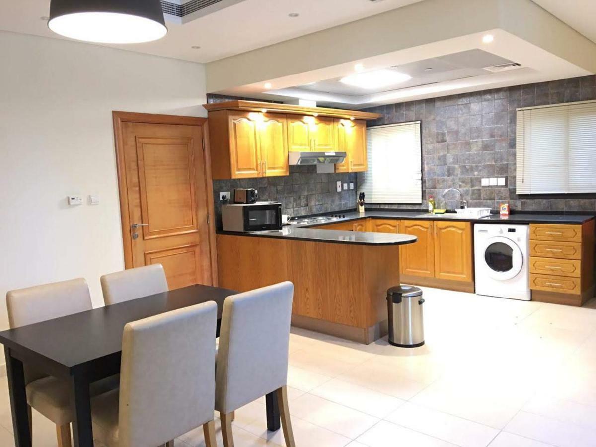 Sandy Shore Three Bedroom Suite on F&B Heart of Kite Beach