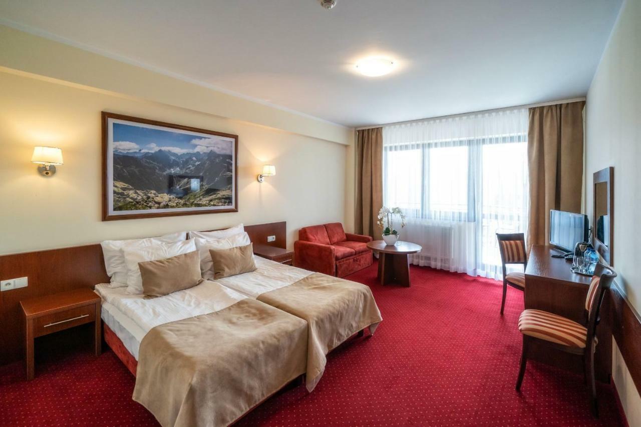 Pokój dwuosobowy typu Comfort z sofą i balkonem