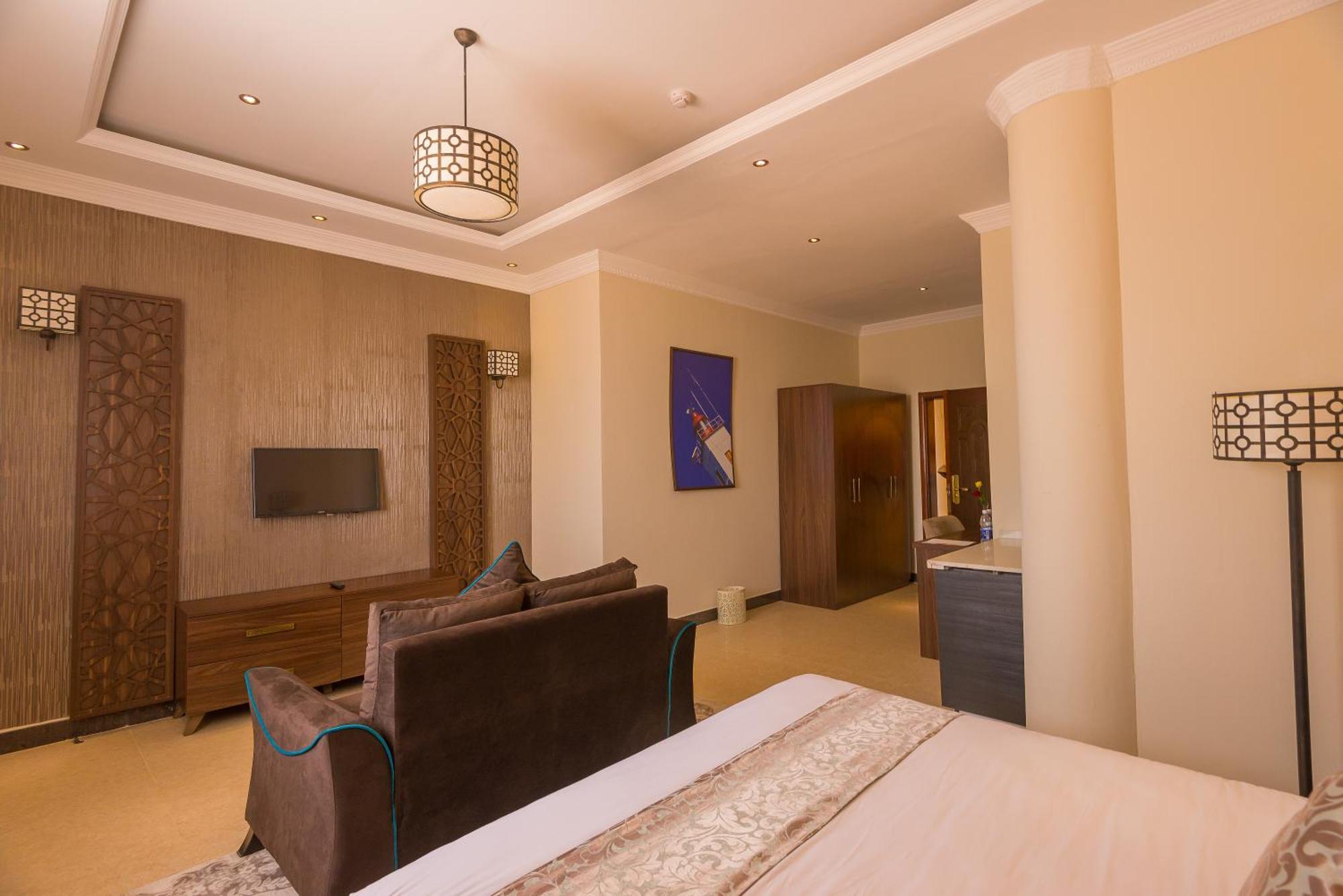 Superior King Room City View