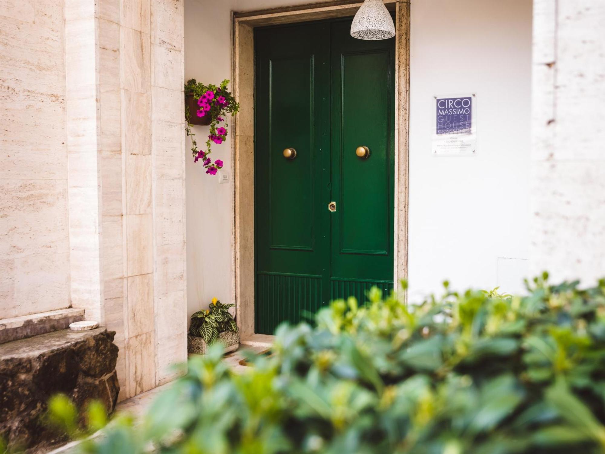 Studio with Garden View,1352152232:JPEG