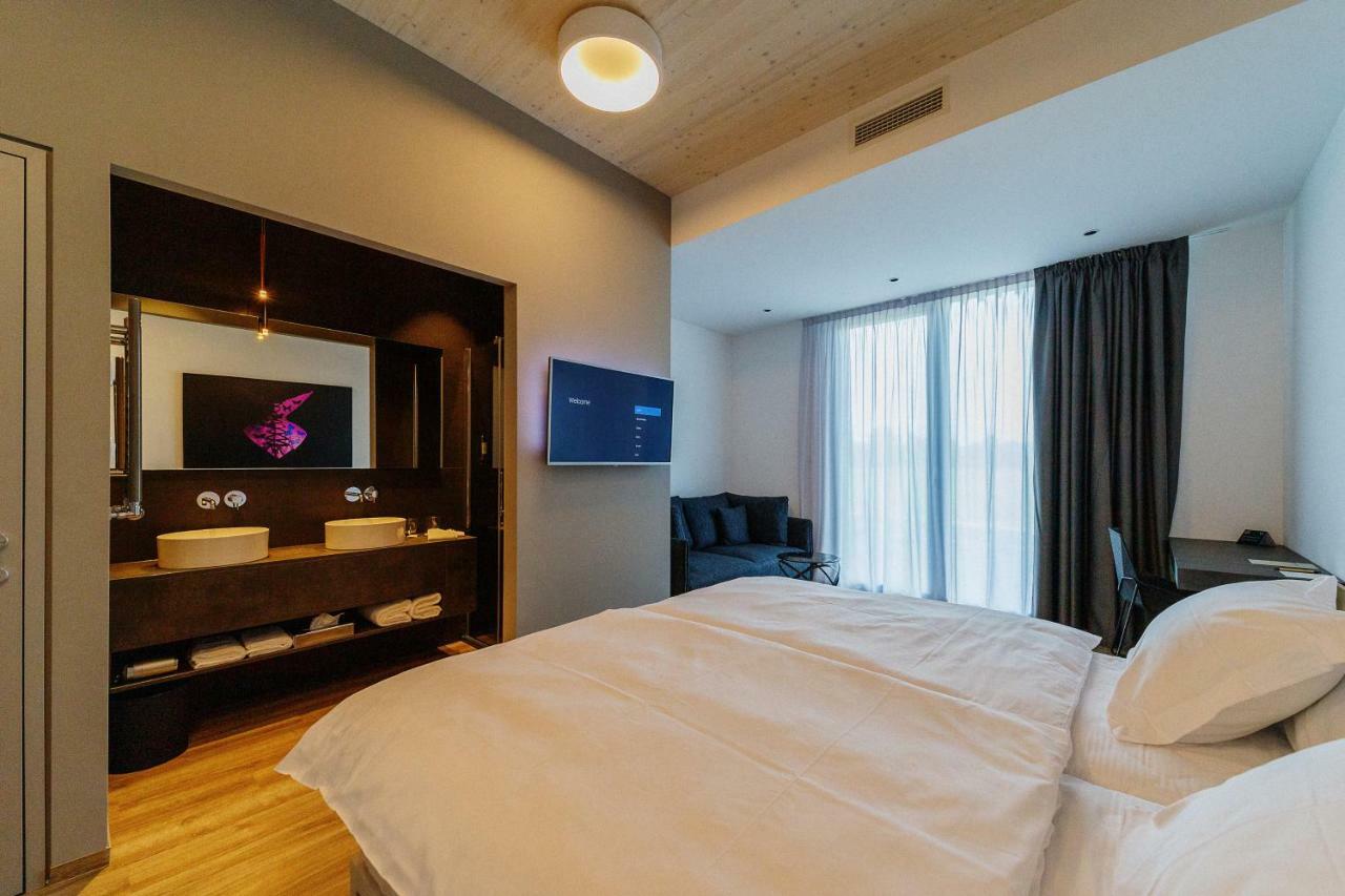Deluxe Double or Twin with Park View,1499625289:JPEG