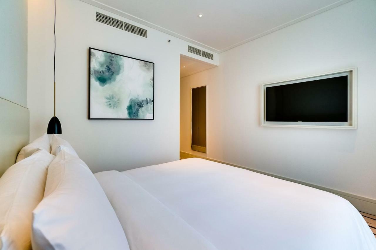 Three-Bedroom Apartment Partial Burj Khalifa View