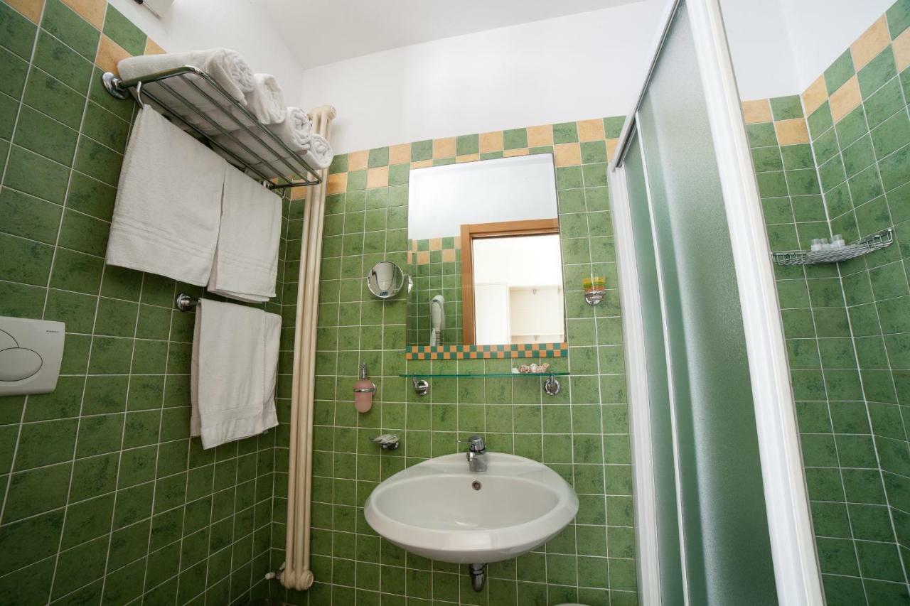 Triple Room,828277025:JPEG