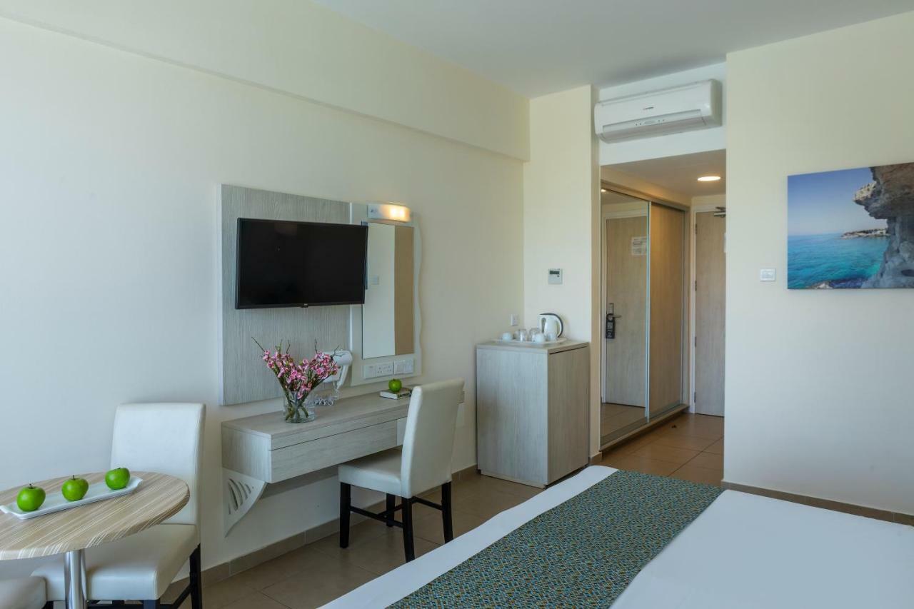 Double or Twin Room Inland View