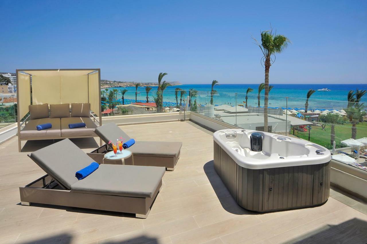Luxury Suite Sea View & Indoor or Outdoor Spa Bath