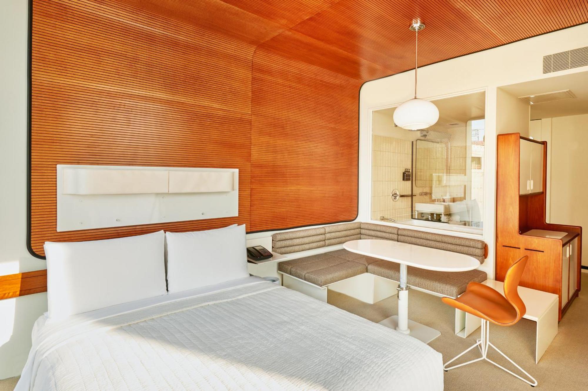 Queen Room,832937705:JPEG