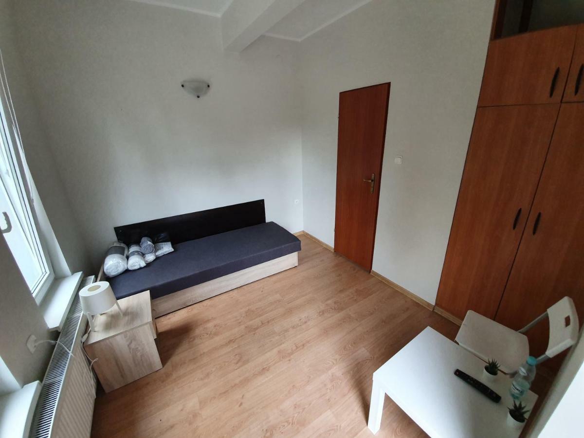 Single Room,833165474:JPEG