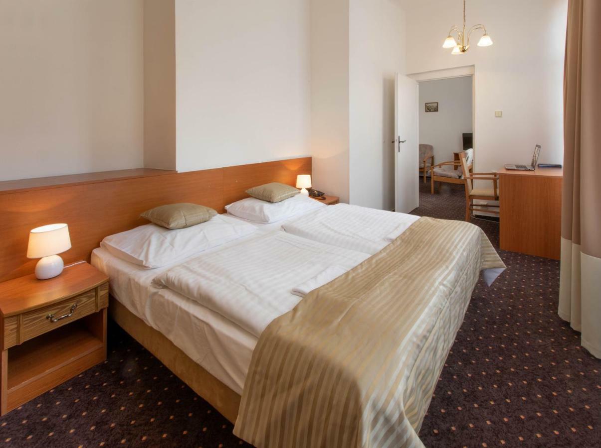 Apartment with Balcony,835583411:JPEG