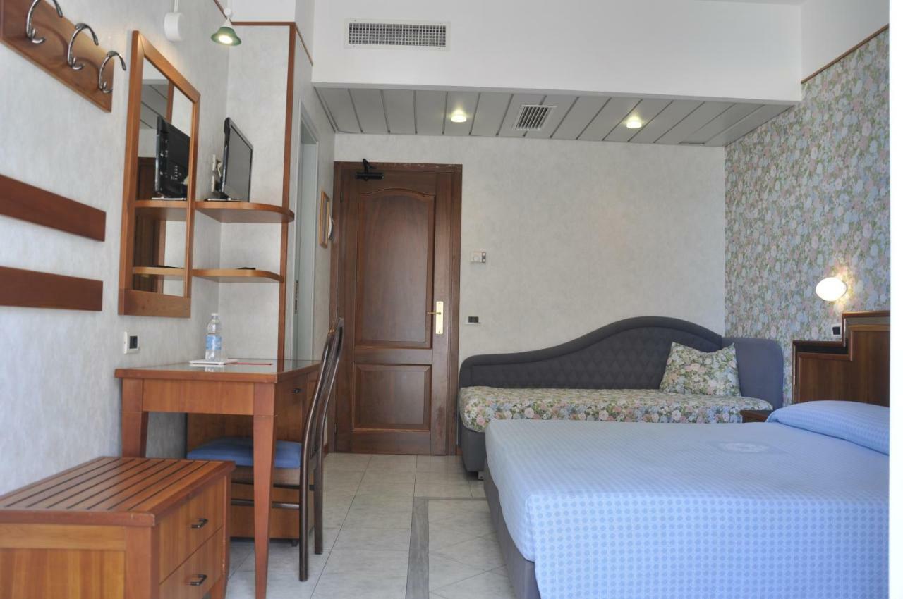 Triple Room,835624427:JPEG